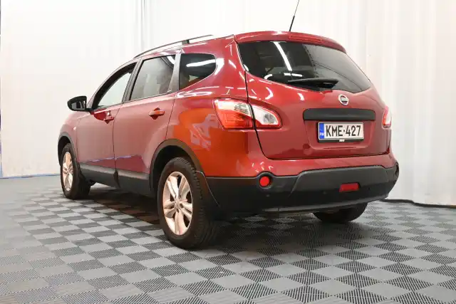 Punainen Maastoauto, Nissan Qashqai+2 – KME-427