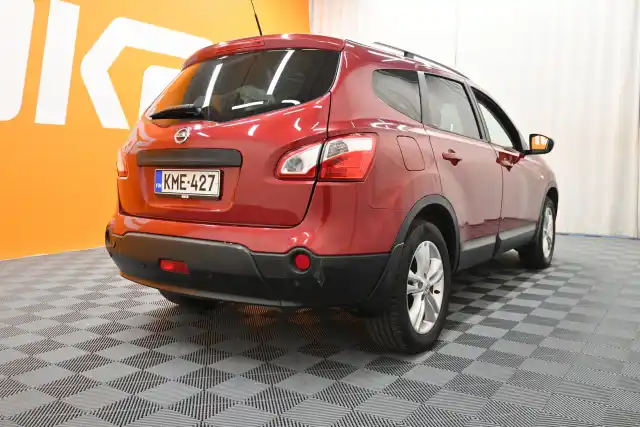 Punainen Maastoauto, Nissan Qashqai+2 – KME-427