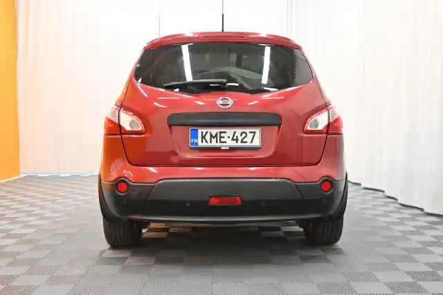 Punainen Maastoauto, Nissan Qashqai+2 – KME-427