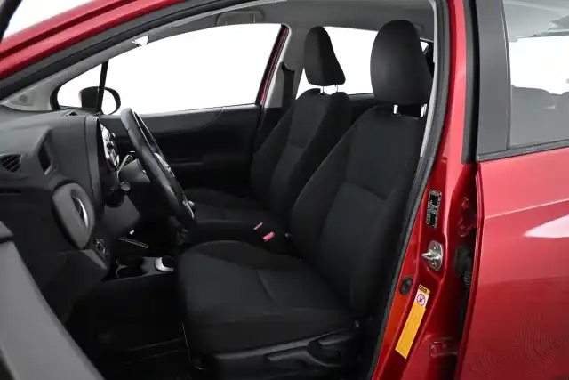 Punainen Viistoperä, Toyota Yaris – KME-576