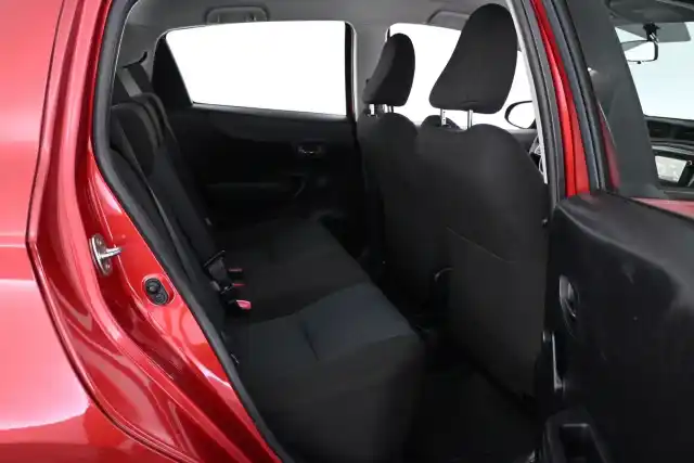 Punainen Viistoperä, Toyota Yaris – KME-576