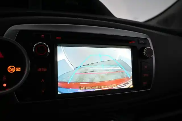 Punainen Viistoperä, Toyota Yaris – KME-576