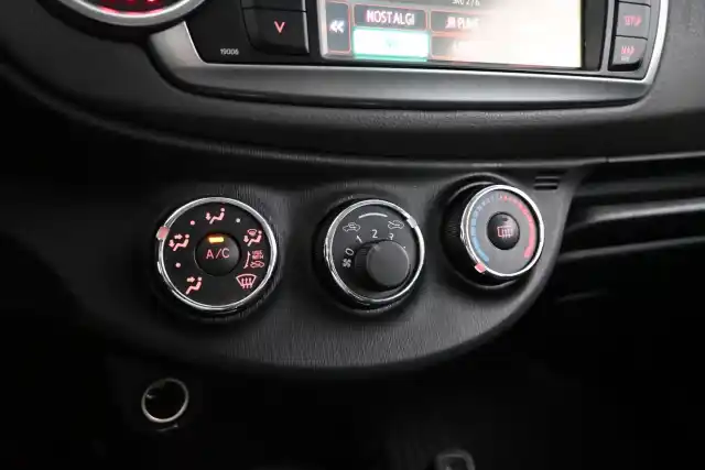 Punainen Viistoperä, Toyota Yaris – KME-576