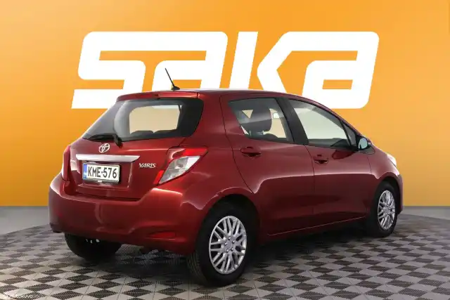 Punainen Viistoperä, Toyota Yaris – KME-576