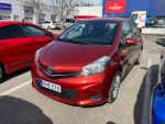 Punainen Viistoperä, Toyota Yaris – KME-576, kuva 1