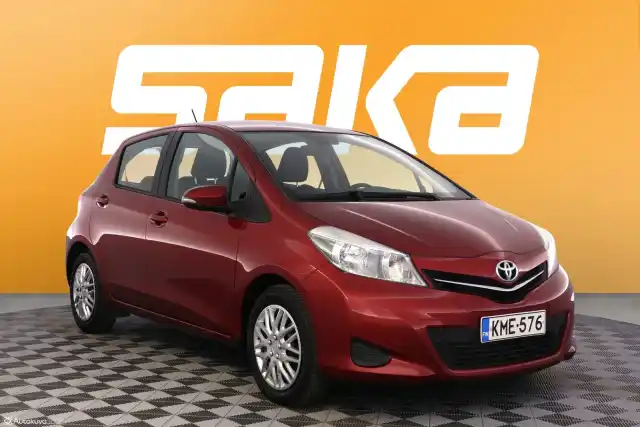 Punainen Viistoperä, Toyota Yaris – KME-576