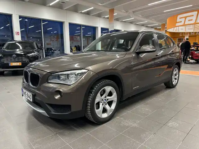 Ruskea (beige) Maastoauto, BMW X1 – KME-840