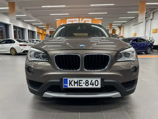 Ruskea (beige) Maastoauto, BMW X1 – KME-840