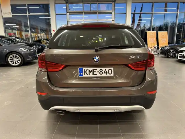 Ruskea (beige) Maastoauto, BMW X1 – KME-840