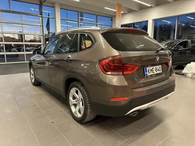 Ruskea (beige) Maastoauto, BMW X1 – KME-840