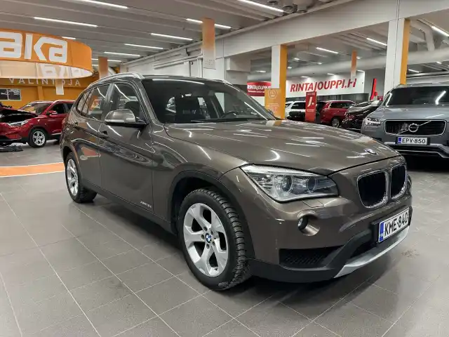 Ruskea (beige) Maastoauto, BMW X1 – KME-840