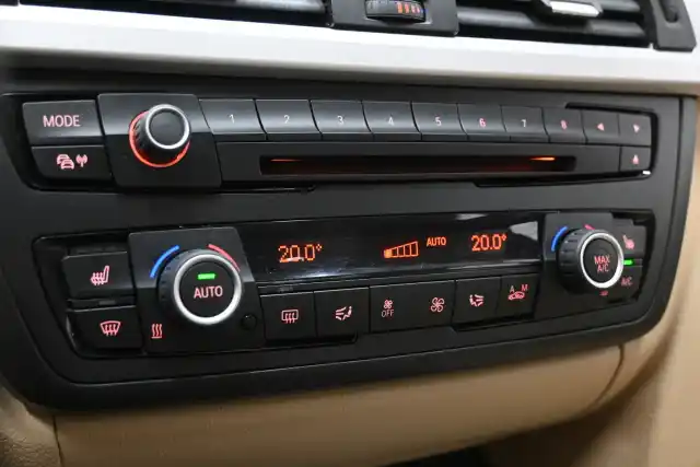 Ruskea Sedan, BMW 320 – KMH-140