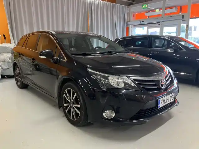 Musta Farmari, Toyota Avensis – KMJ-123