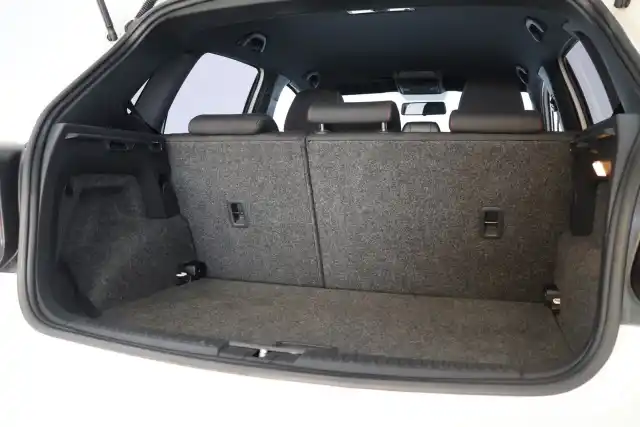 Valkoinen Viistoperä, Volkswagen Polo – KMJ-546