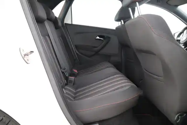 Valkoinen Viistoperä, Volkswagen Polo – KMJ-546