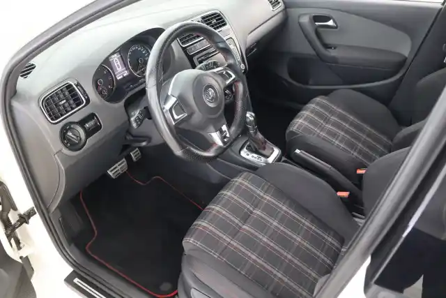 Valkoinen Viistoperä, Volkswagen Polo – KMJ-546
