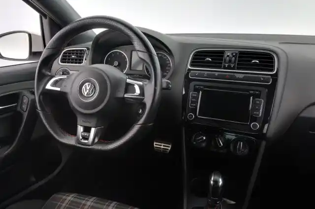 Valkoinen Viistoperä, Volkswagen Polo – KMJ-546