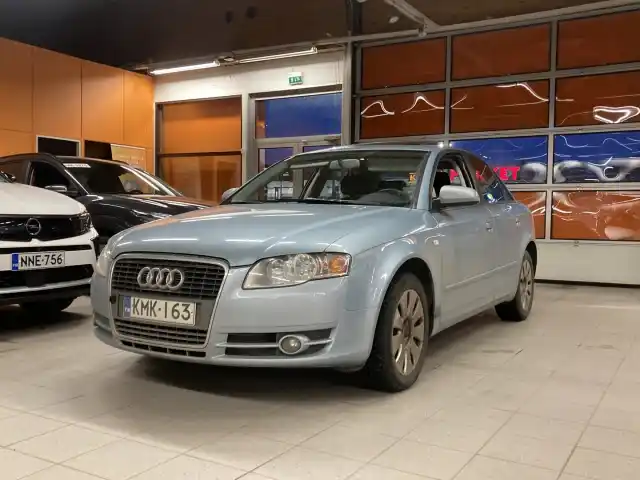 Sininen Sedan, Audi A4 – KMK-163