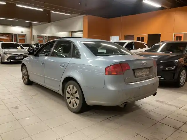 Sininen Sedan, Audi A4 – KMK-163