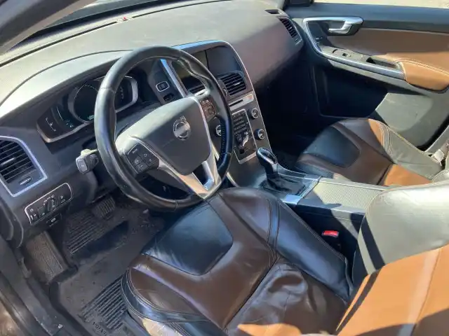 Ruskea Maastoauto, Volvo XC60 – KMK-377