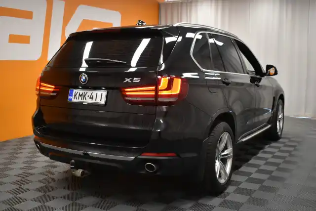 Musta Maastoauto, BMW X5 – KMK-411