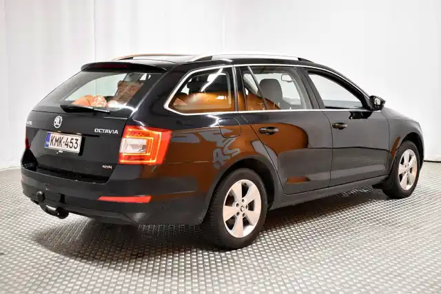 Musta Farmari, Skoda Octavia – KMK-453