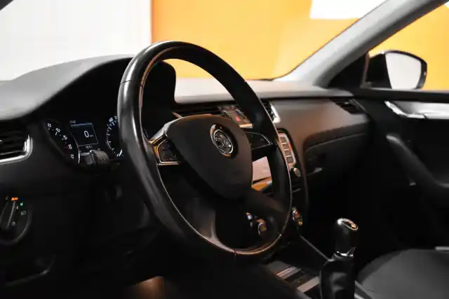 Musta Farmari, Skoda Octavia – KMK-453