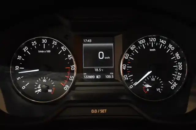 Musta Farmari, Skoda Octavia – KMK-453