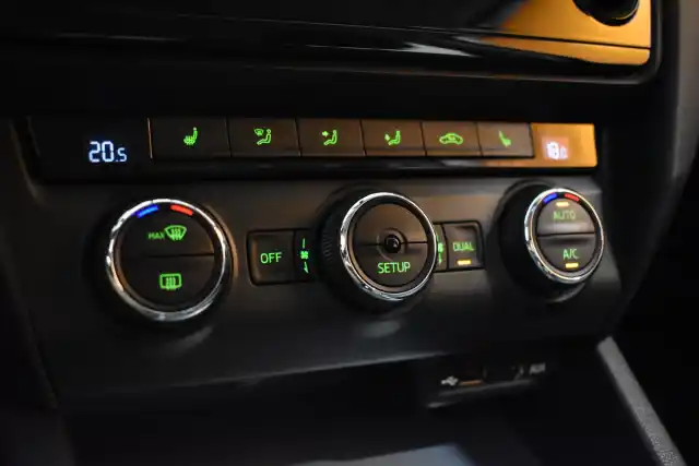 Musta Farmari, Skoda Octavia – KMK-453