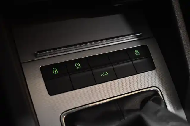 Musta Farmari, Skoda Octavia – KMK-453