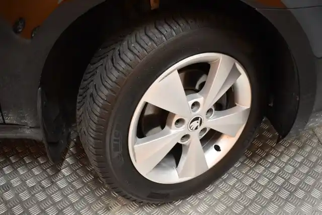 Musta Farmari, Skoda Octavia – KMK-453