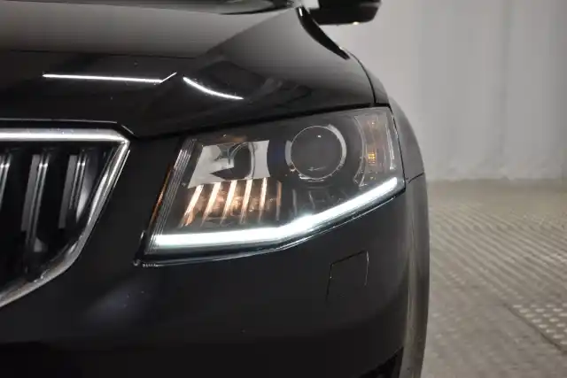 Musta Farmari, Skoda Octavia – KMK-453
