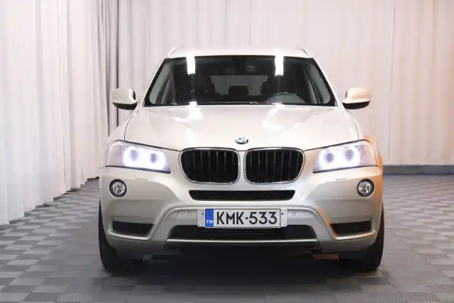 Harmaa Maastoauto, BMW X3 – KMK-533
