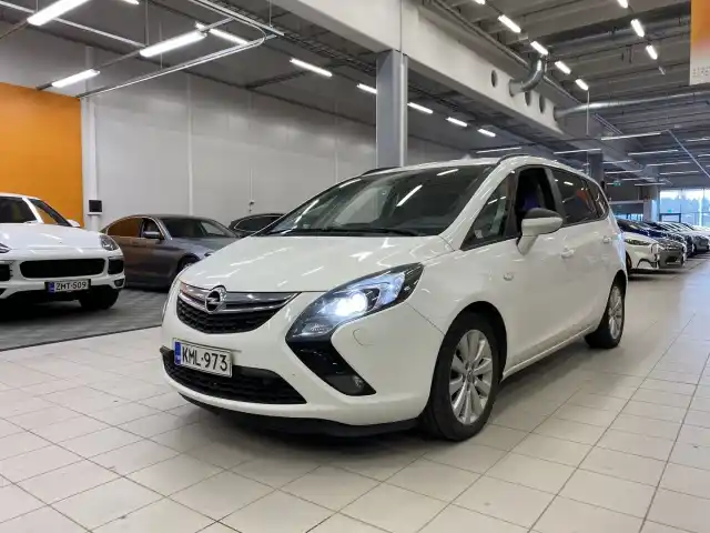 Valkoinen Tila-auto, Opel Zafira Tourer – KML-973