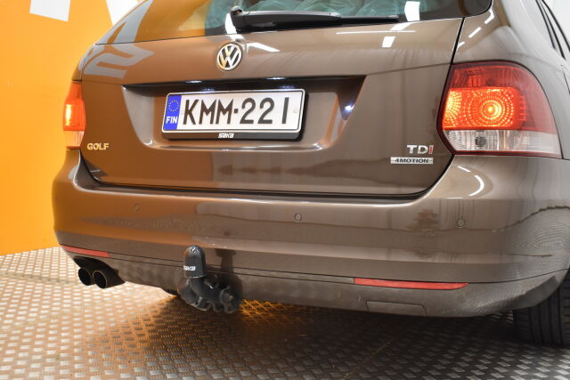 Ruskea Farmari, Volkswagen Golf – KMM-221
