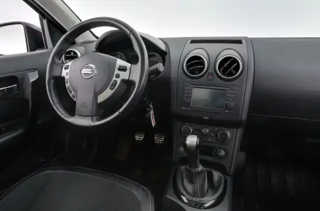 Musta Maastoauto, Nissan Qashqai – KMM-748