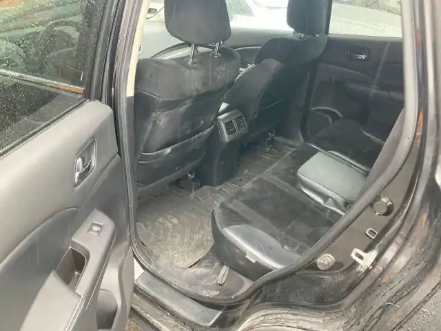 Musta Maastoauto, Honda CR-V – KMS-832