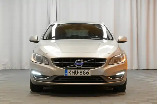 Beige Farmari, Volvo V60 – KMU-886