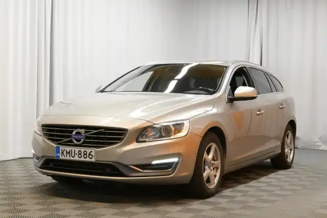 Beige Farmari, Volvo V60 – KMU-886