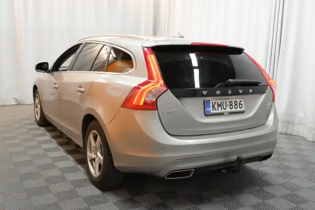 Beige Farmari, Volvo V60 – KMU-886