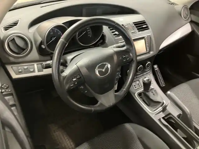 Harmaa Viistoperä, Mazda 3 – KMV-141