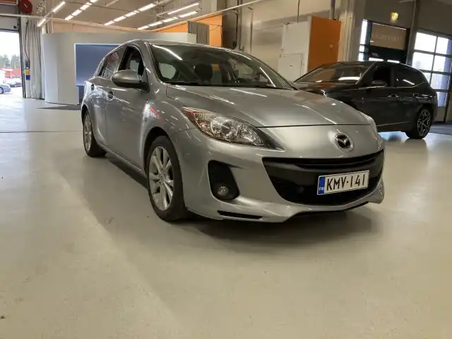 Harmaa Viistoperä, Mazda 3 – KMV-141