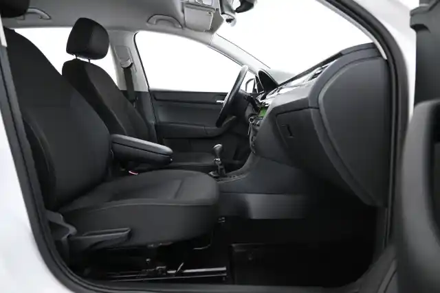 Valkoinen Viistoperä, Skoda Rapid – KMV-359