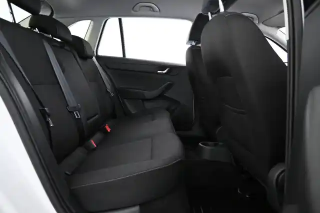 Valkoinen Viistoperä, Skoda Rapid – KMV-359