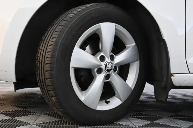 Valkoinen Viistoperä, Skoda Rapid – KMV-359
