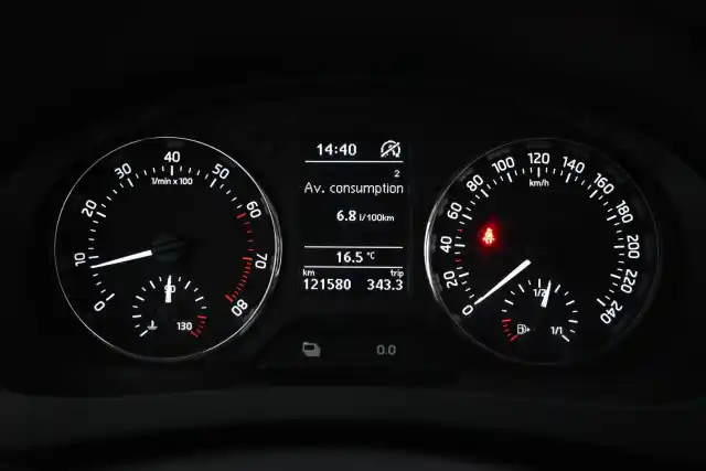 Valkoinen Viistoperä, Skoda Rapid – KMV-359