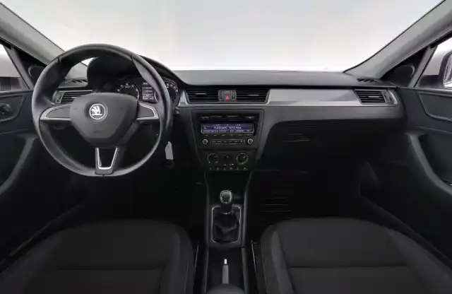 Valkoinen Viistoperä, Skoda Rapid – KMV-359