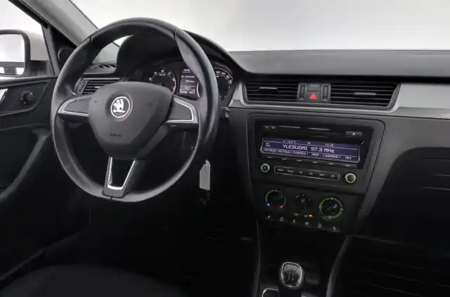 Valkoinen Viistoperä, Skoda Rapid – KMV-359