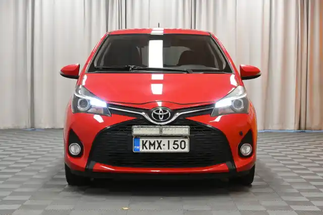 Punainen Viistoperä, Toyota Yaris – KMX-150