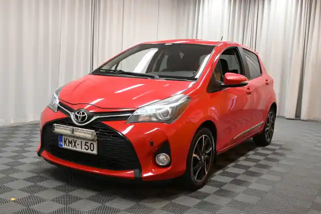 Punainen Viistoperä, Toyota Yaris – KMX-150